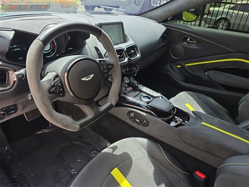 Used 2022 Aston Martin V8 Vantage Coupe image 16
