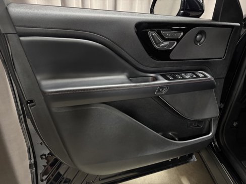Used 2020 Lincoln Aviator Reserve w/ Equipment Group 201A image 13