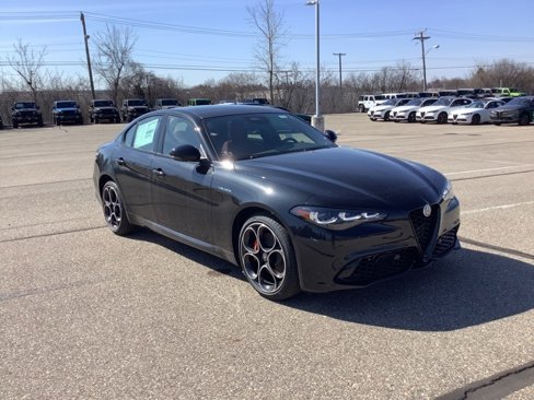 New 2025 Alfa Romeo Giulia Sprint w/ Veloce Package AWD image 7