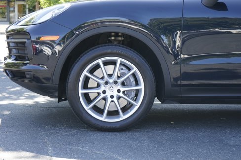 Used 2021 Porsche Cayenne w/ Premium Package image 12