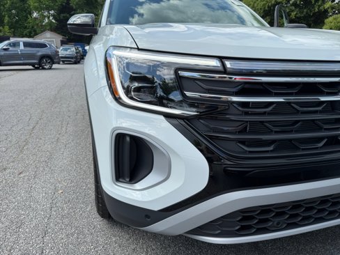 New 2025 Volkswagen Atlas Peak Edition SE image 24