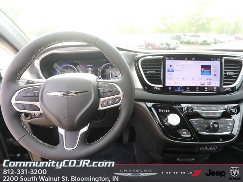 New 2025 Chrysler Voyager LX image 11