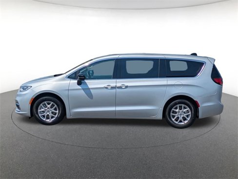 Used 2024 Chrysler Pacifica Touring-L image 6