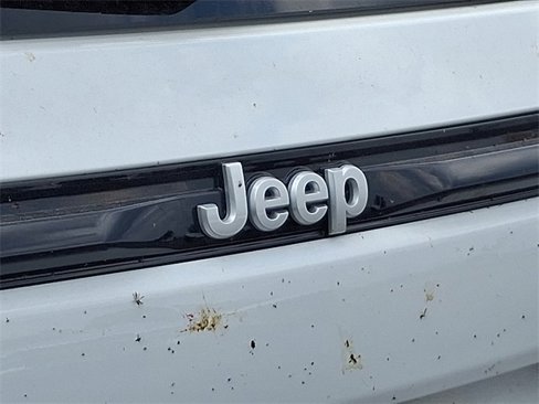 Used 2024 Jeep Grand Cherokee Laredo image 30
