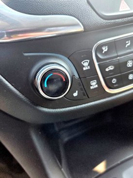 Used 2021 Chevrolet Equinox LT w/ Driver Convenience Package image 25