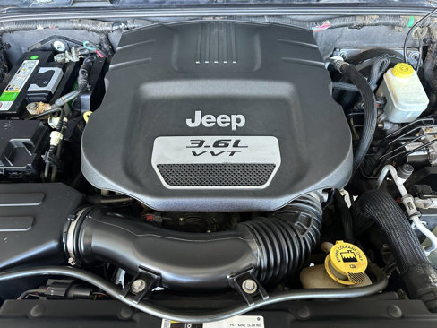 Used 2012 Jeep Wrangler Unlimited Rubicon image 41