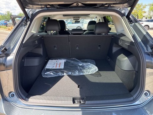 New 2025 Volkswagen Tiguan SE image 25