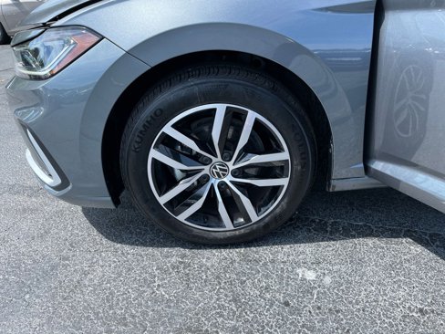 Used 2025 Volkswagen Jetta SE image 25