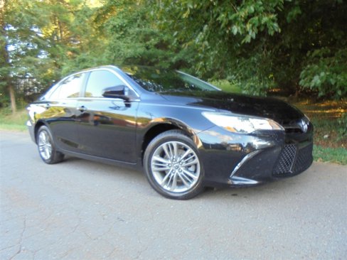 Used 2017 Toyota Camry SE image 8