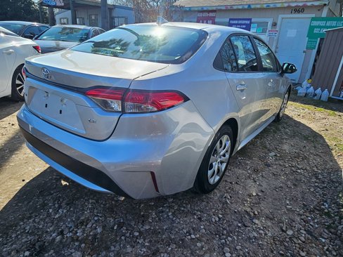 Used 2021 Toyota Corolla LE image 2