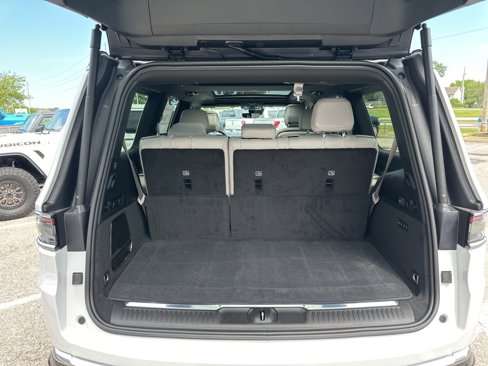 New 2025 Jeep Grand Wagoneer 4WD image 38