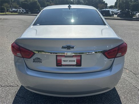 Used 2019 Chevrolet Impala LT w/ LT Convenience Package image 4