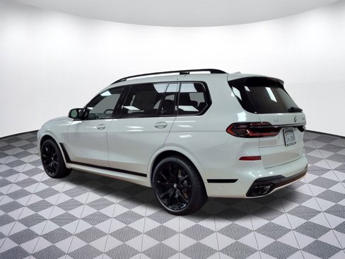 New 2026 BMW X7 M60i image 3