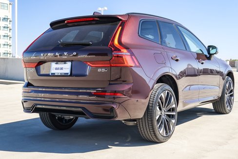 New 2026 Volvo XC60 B5 Ultra w/ Climate Package image 4