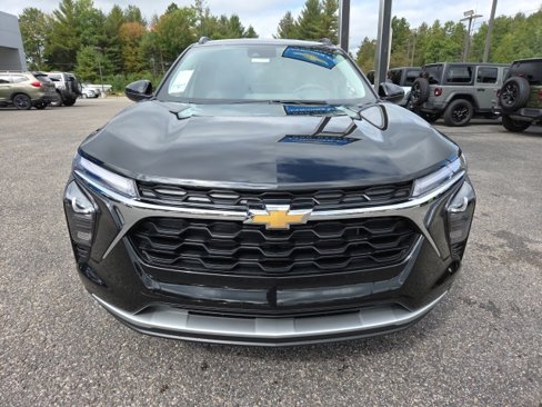 New 2026 Chevrolet Trax LT w/ Driver Confidence Package image 2