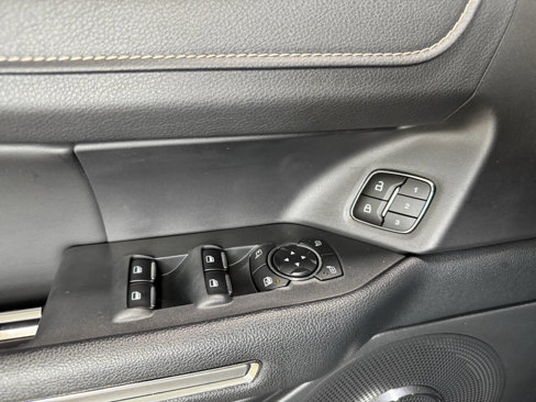 Used 2024 Ford Expedition XLT image 27