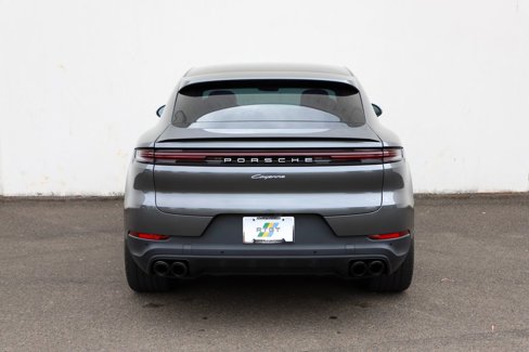 Used 2024 Porsche Cayenne Coupe image 17