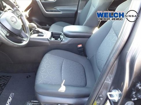 Used 2021 Toyota RAV4 XLE image 12