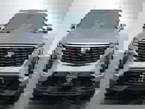 Used 2024 Cadillac XT4 Premium Luxury image 2