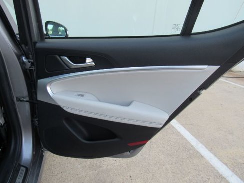 Used 2025 Genesis G70 2.5T image 23