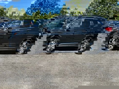 Used 2024 Subaru Ascent Premium w/ Convenience Package image 3