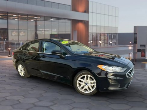 Used 2020 Ford Fusion SE image 2