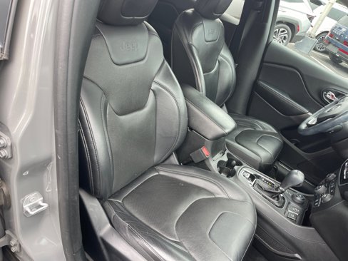 Used 2019 Jeep Cherokee Limited w/ Luxury Group image 32
