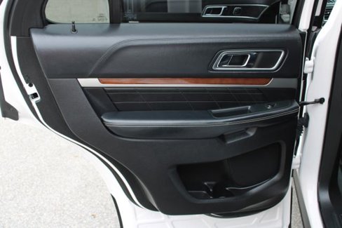Used 2018 Ford Explorer Platinum image 30