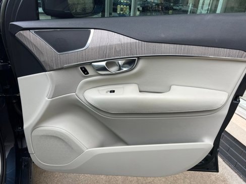 Used 2023 Volvo XC90 B6 Plus w/ Protection Package Premier image 33