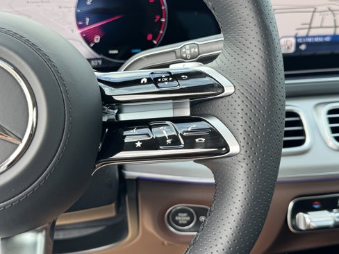 New 2026 Mercedes-Benz GLS 450 4MATIC image 23