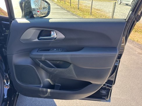 New 2025 Chrysler Voyager LX image 9