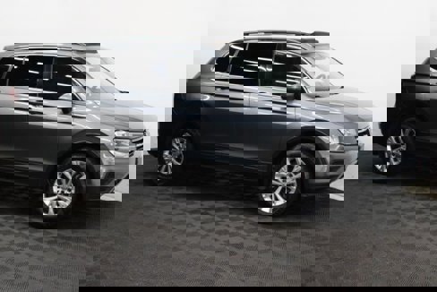 Used 2019 Volkswagen Tiguan SE w/ Panoramic Sunroof Package image 3