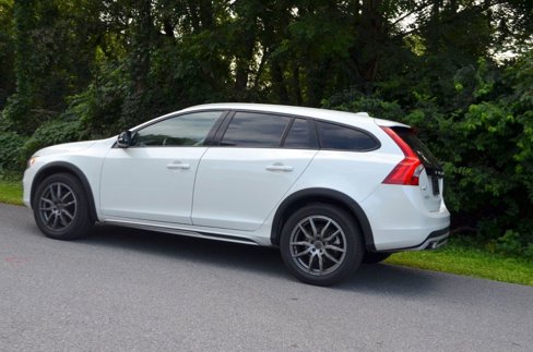 Used 2018 Volvo V60 T5 Cross Country w/ Convenience Package image 32