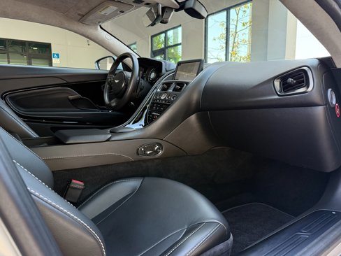 Used 2018 Aston Martin DB11 V12 image 29