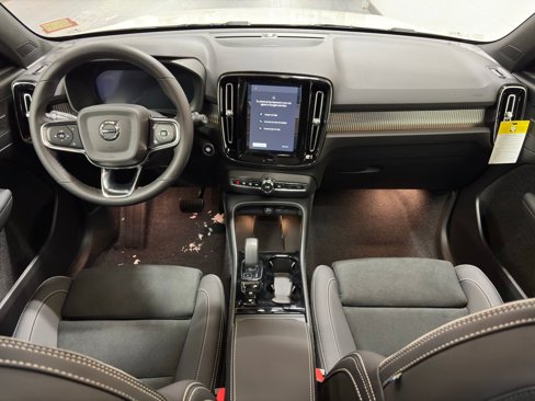 New 2025 Volvo XC40 B5 Ultra w/ Climate Package image 8