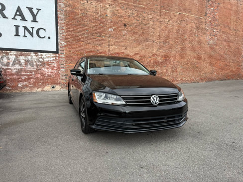 Used 2017 Volkswagen Jetta SE image 2