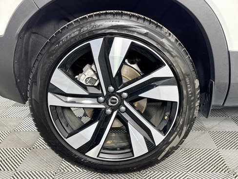 Used 2025 Volvo XC40 B5 Plus image 31