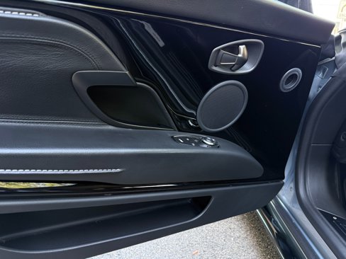 Used 2018 Aston Martin DB11 V12 image 33