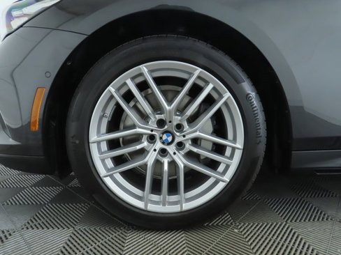 Used 2025 BMW 530i w/ Premium Package image 32