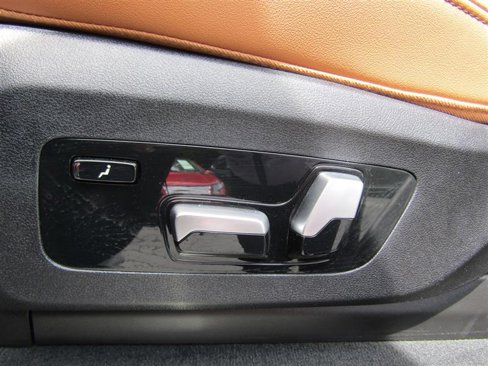Used 2024 BMW X7 xDrive40i w/ Premium Package image 36