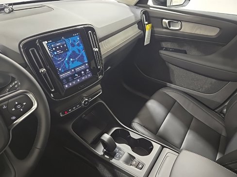 New 2026 Volvo XC40 B5 Core w/ Climate Package image 11
