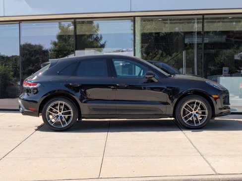 Certified 2025 Porsche Macan image 8