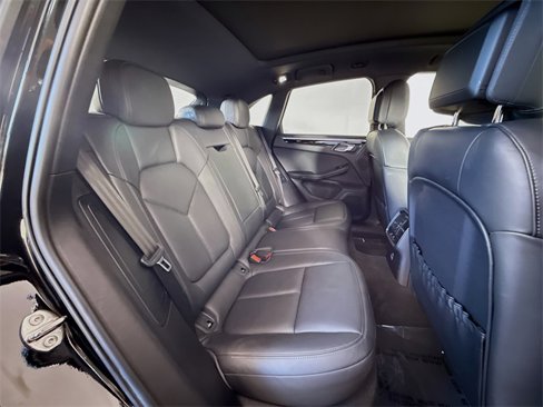 Used 2023 Porsche Macan Turbo image 21