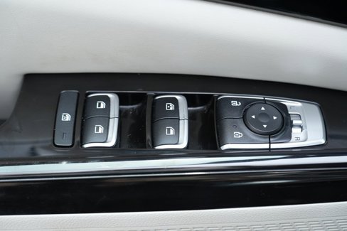 Used 2024 Kia Carnival EX image 26