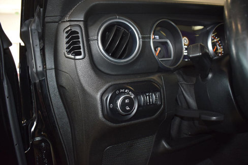 Used 2020 Jeep Gladiator Overland image 39