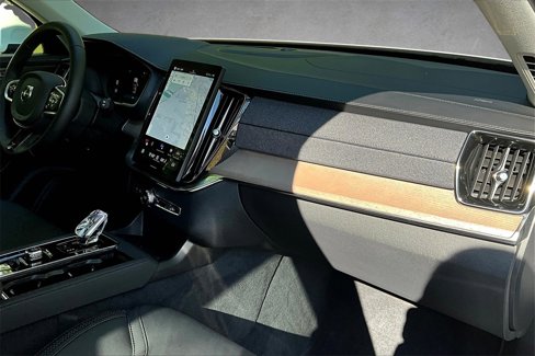 Certified 2025 Volvo XC90 B6 Plus w/ Protection Package Premier image 20