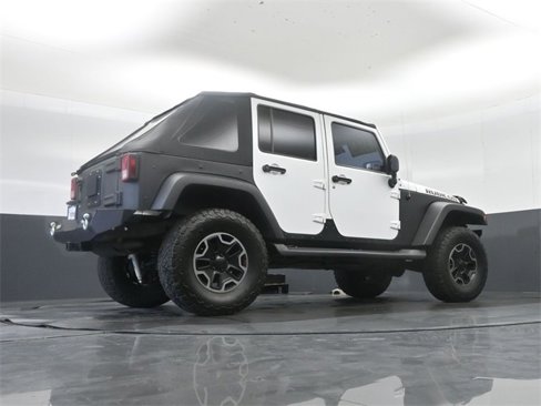 Used 2015 Jeep Wrangler Unlimited Rubicon image 25