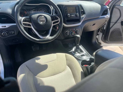 Used 2018 Jeep Cherokee Latitude image 15