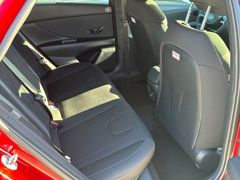 Certified 2025 Hyundai Elantra Sport image 15