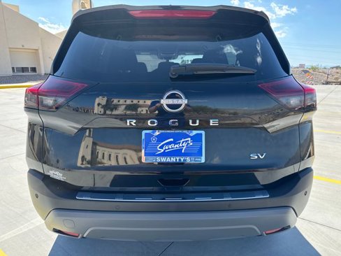 Used 2023 Nissan Rogue SV image 5